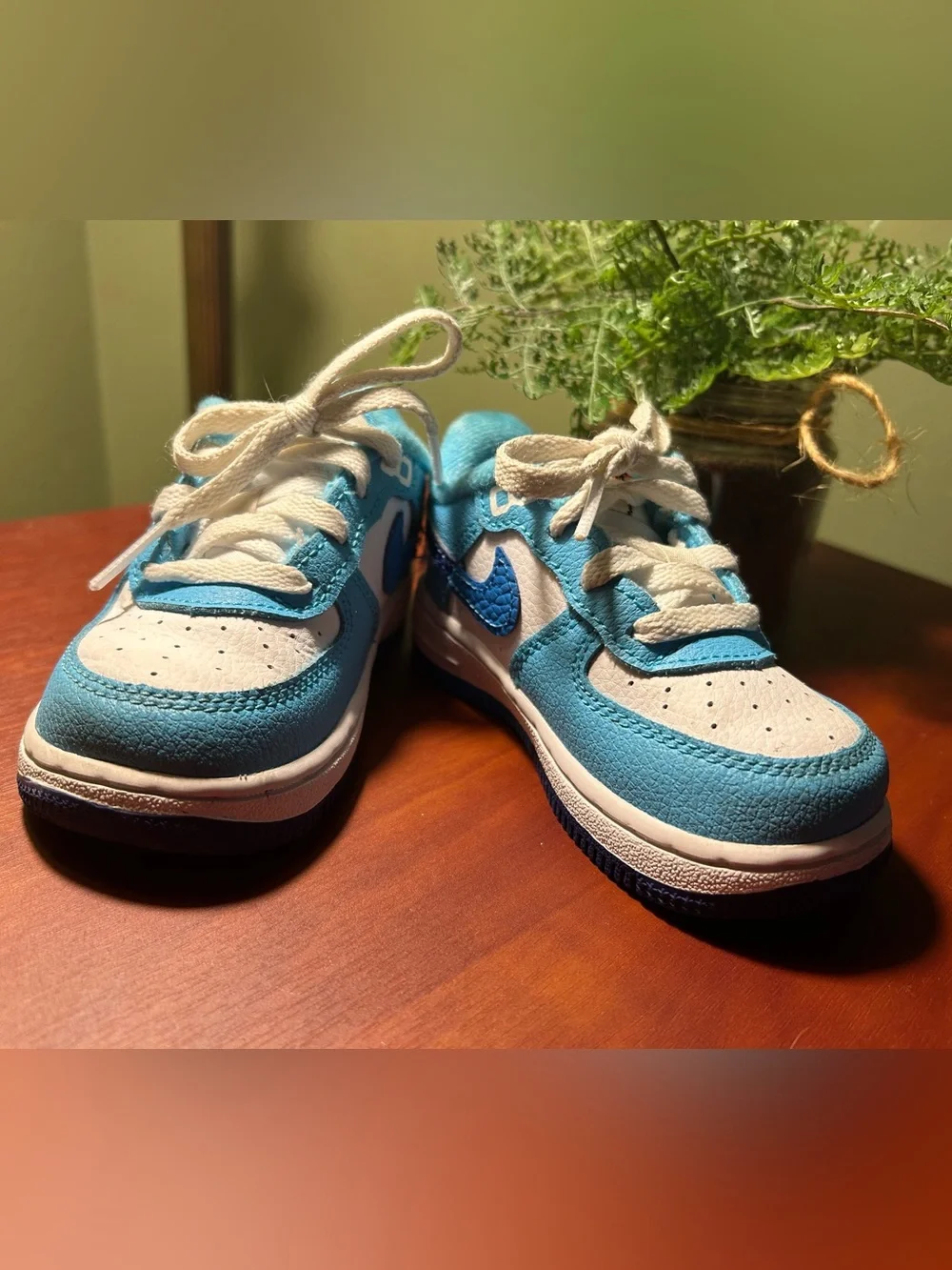 Nike Kids Blue and White Low-Top Sneakers with Navy Swoosh